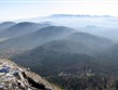 Francie - Auvergne - hřebeny kopců se táhnou do daleka