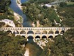 Francie - Provence - antický Pont du Gard, postaven roku 19 a užíván až do 19,.stol., přiváděl vodu do Nimes, 49 m vysoký a 275 m dlouhý