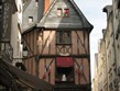 Francie, Loira, Tours, cihlový dům