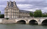 Paříž - Paříž - Pont Royal spojuje Louvre s levým břehem Seiny