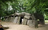 Bretaň - Francie - Bretaň - Roche-aux-Feés, 19,5 m dlouhý dolmen,  vztyčen asi 3000-35000 př.n.l.
