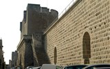 Languedoc - Francie - Languedoc - Aigues-Mortes, hradby 1.650 m dl, post. 1272-1300 za Filipa III. a IV.