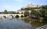 Languedoc - Francie - Languedoc - Beziers, řeka Orb, Pont Vieux a katedrála Saint Nazaire et Saint Celsus
