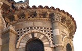 Francouzské puzzle - Francie - Auvergne  - Clermont-Ferrand, Notre Dame, románské hlavice sloupů a mozaiky z černého a světlého kamene