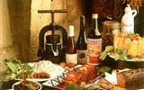 Za vínem a gastronomií - Francie - Francie - Burgundsko - víno, paštika, něco sladkého, jsme v zemi kuchařů a pijáků