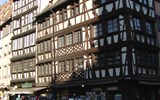 Štrasburk - Francie - Alsasko - Štrasburk je plný roubených domů typických pro celou oblast Alsaska