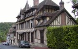 Normandie - Francie - Normandie - hrázděné domy v Les Andelys