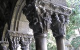 Památky UNESCO - Francie - Francie, Provence, Arles, křížová chodba, detail hlavic